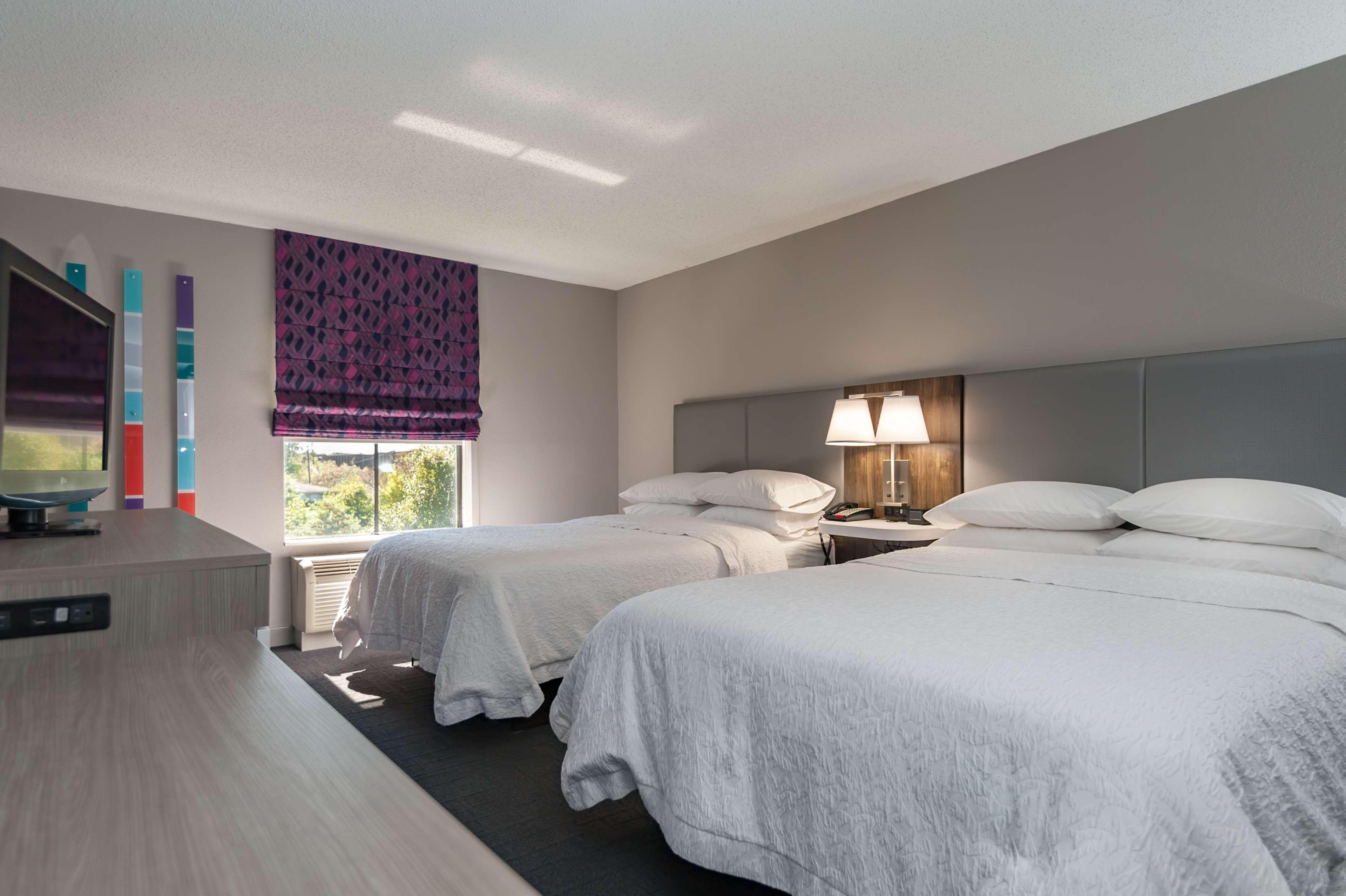 Hampton Inn Ист-Виндзор Экстерьер фото