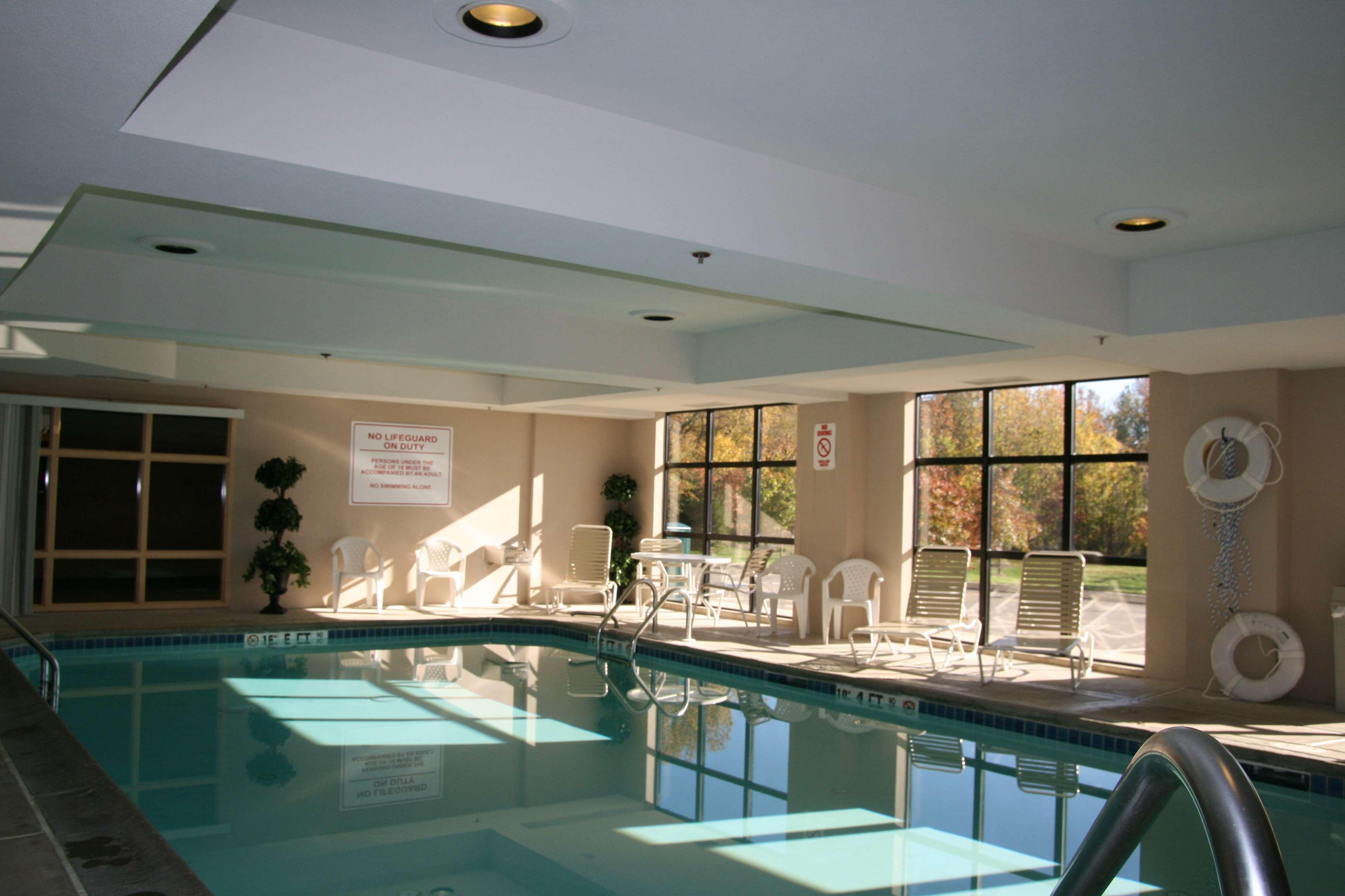 Hampton Inn Ист-Виндзор Экстерьер фото