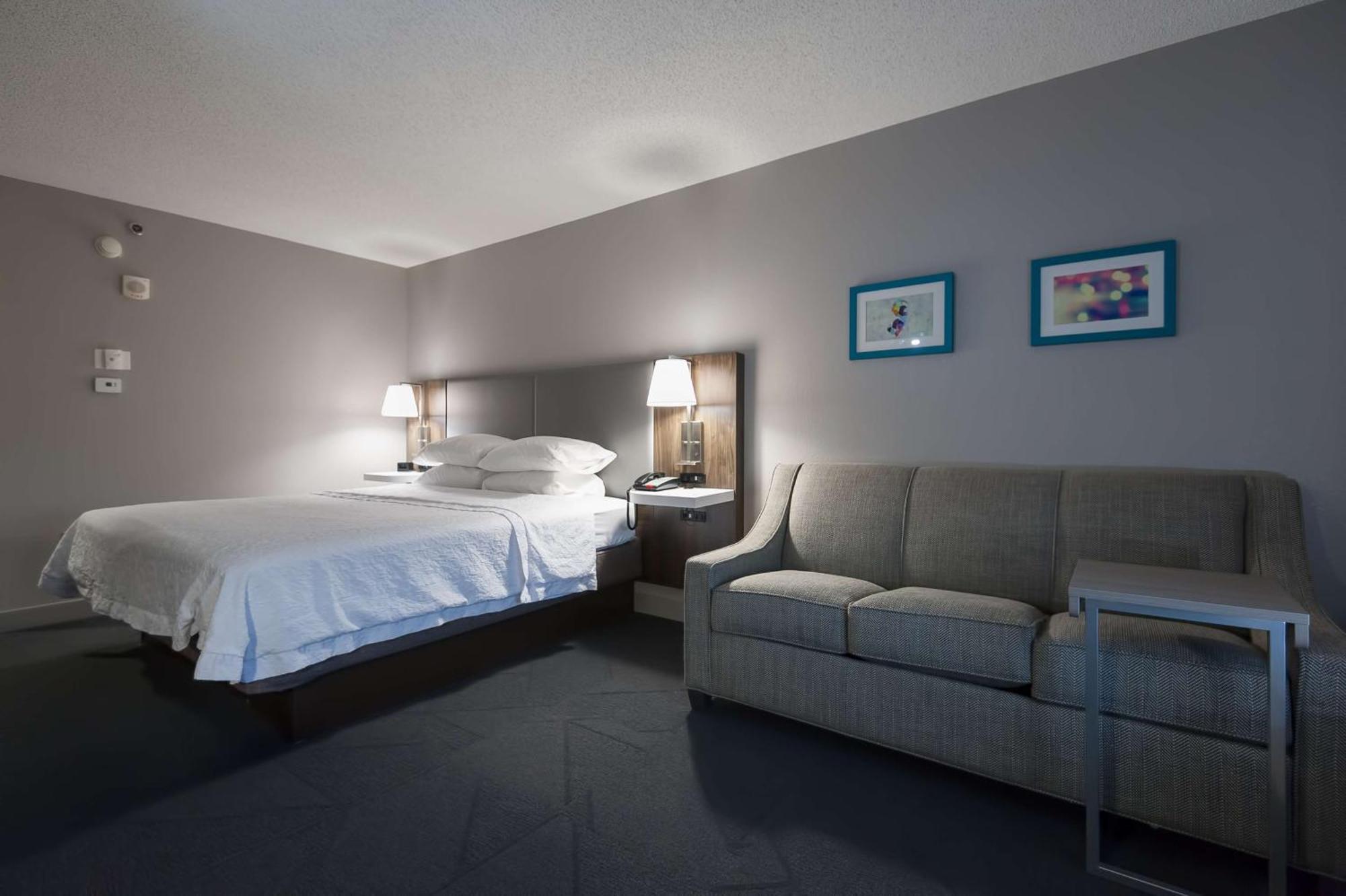 Hampton Inn Ист-Виндзор Экстерьер фото