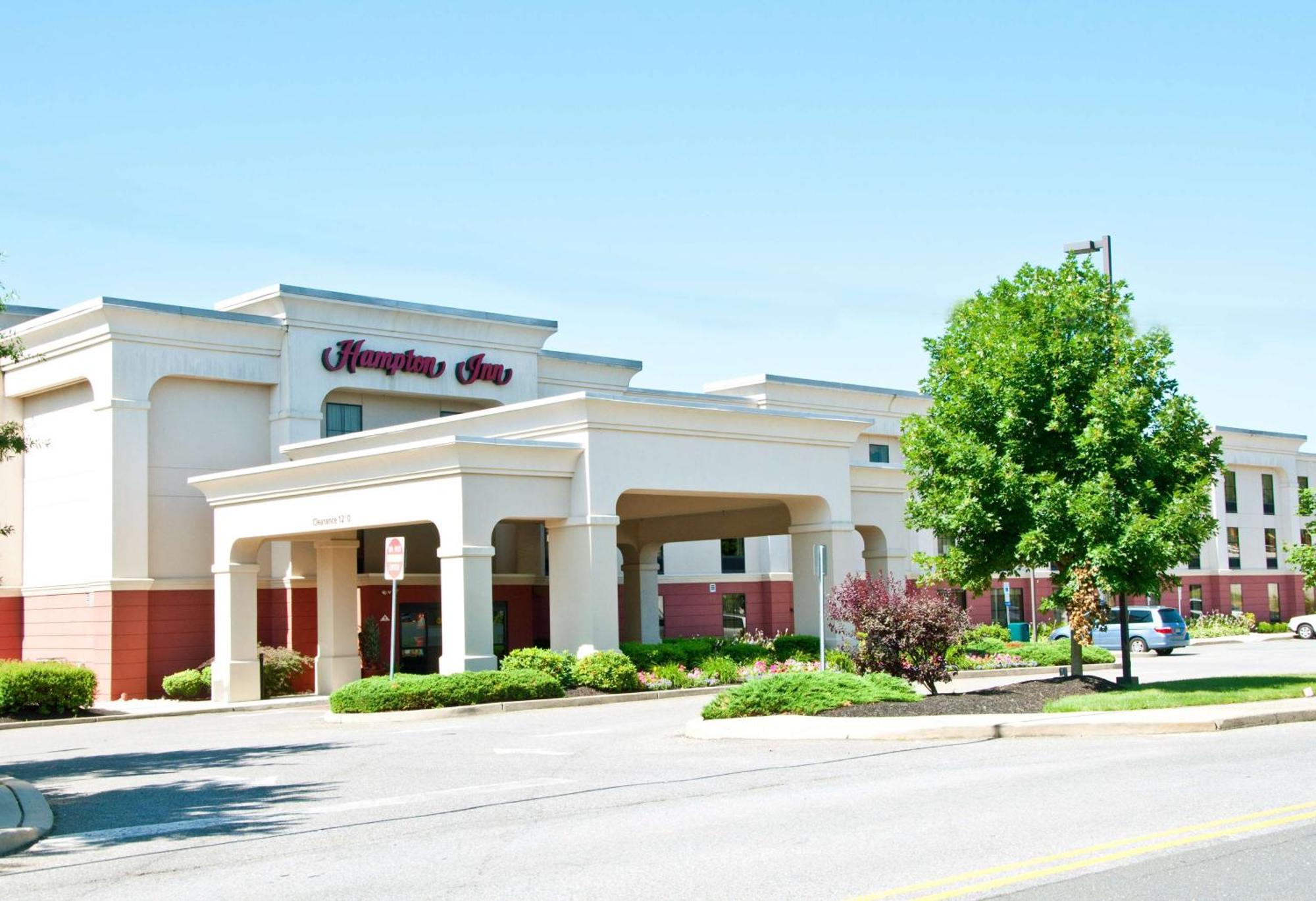 Hampton Inn Ист-Виндзор Экстерьер фото