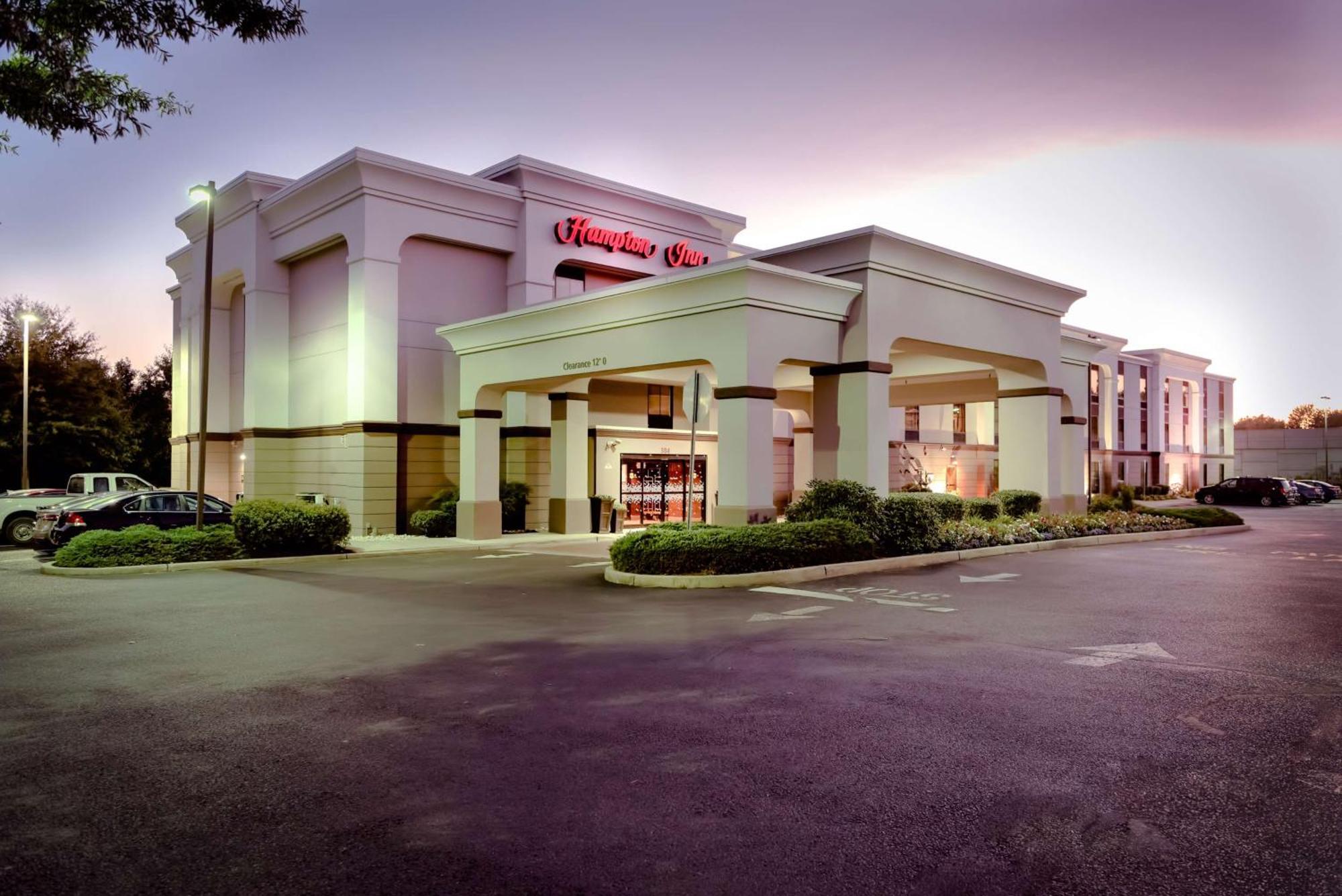Hampton Inn Ист-Виндзор Экстерьер фото