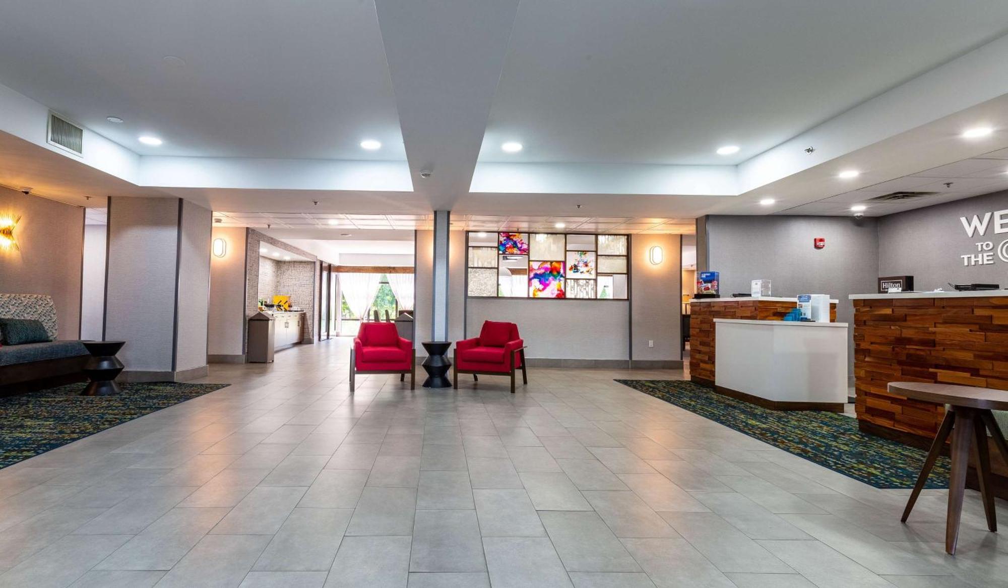 Hampton Inn Ист-Виндзор Экстерьер фото